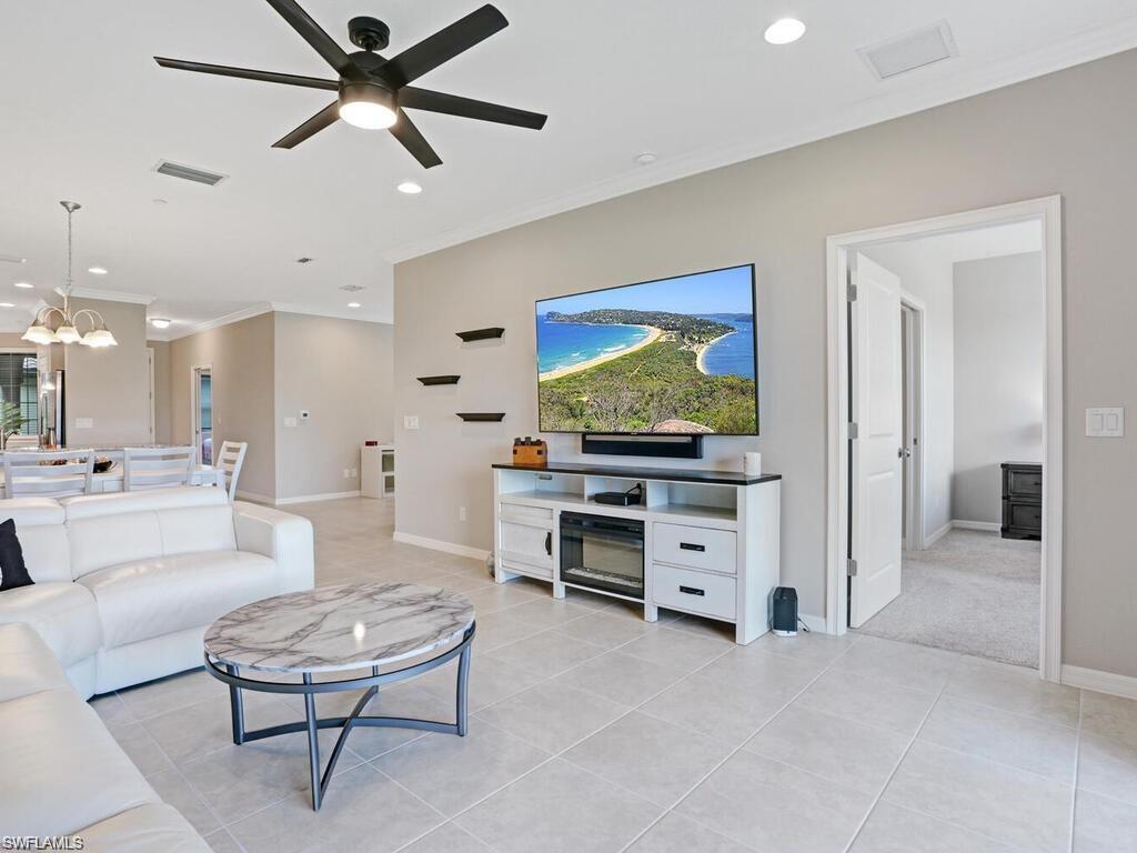 ESPLANADE - Residential Lease