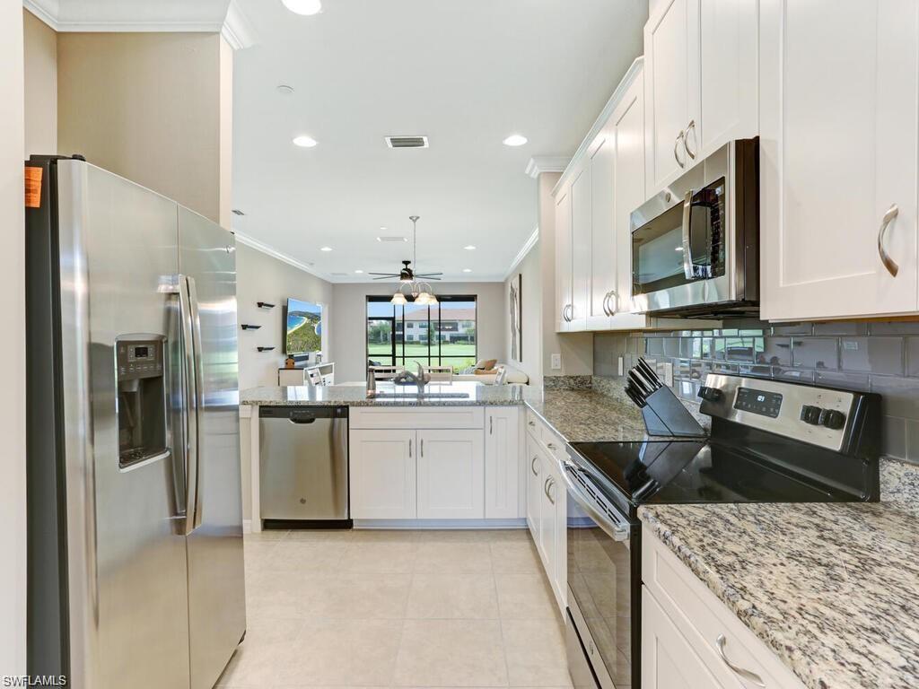 ESPLANADE - Residential Lease