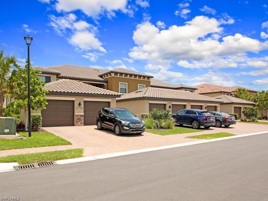 ESPLANADE - Residential Lease