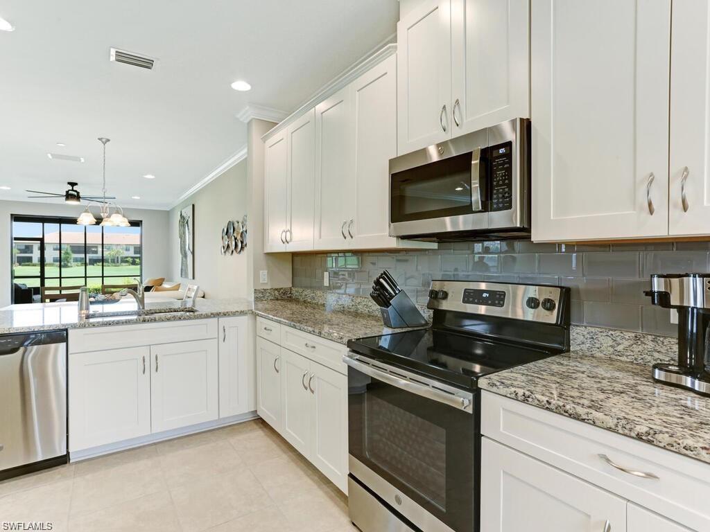 ESPLANADE - Residential Lease