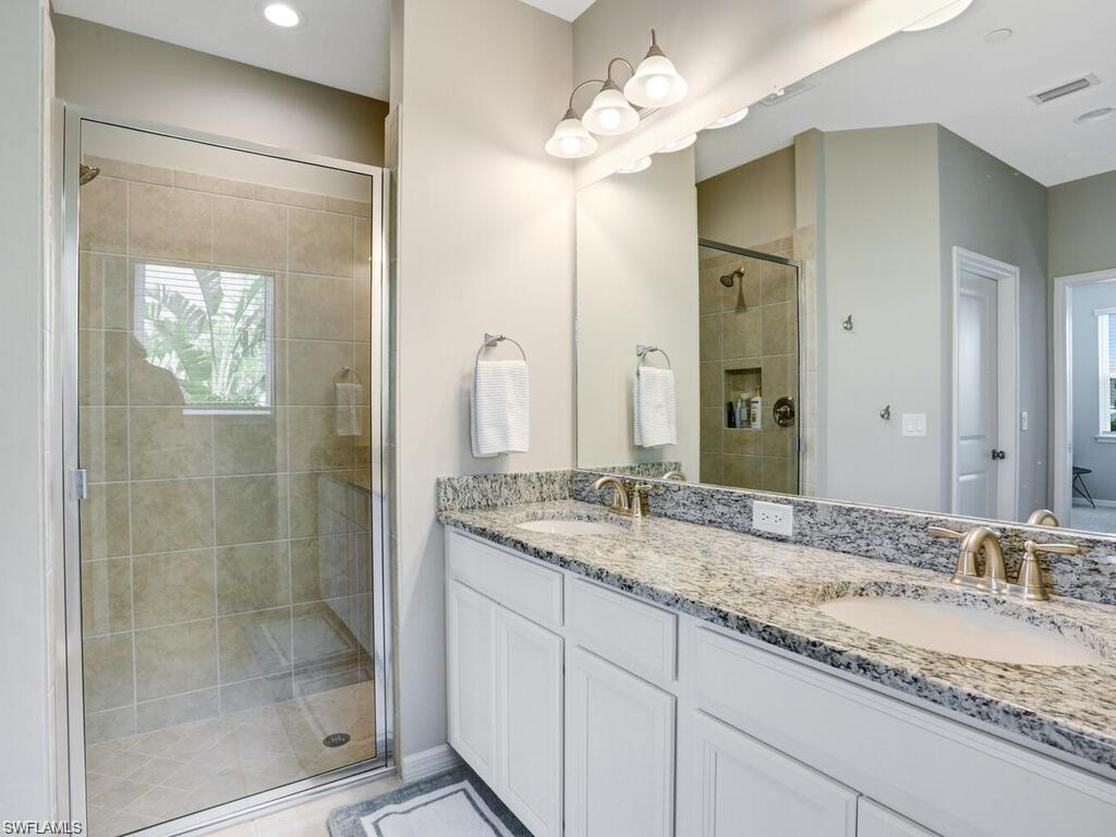 ESPLANADE - Residential Lease