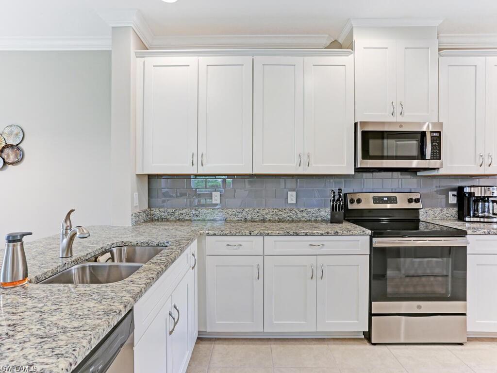 ESPLANADE - Residential Lease