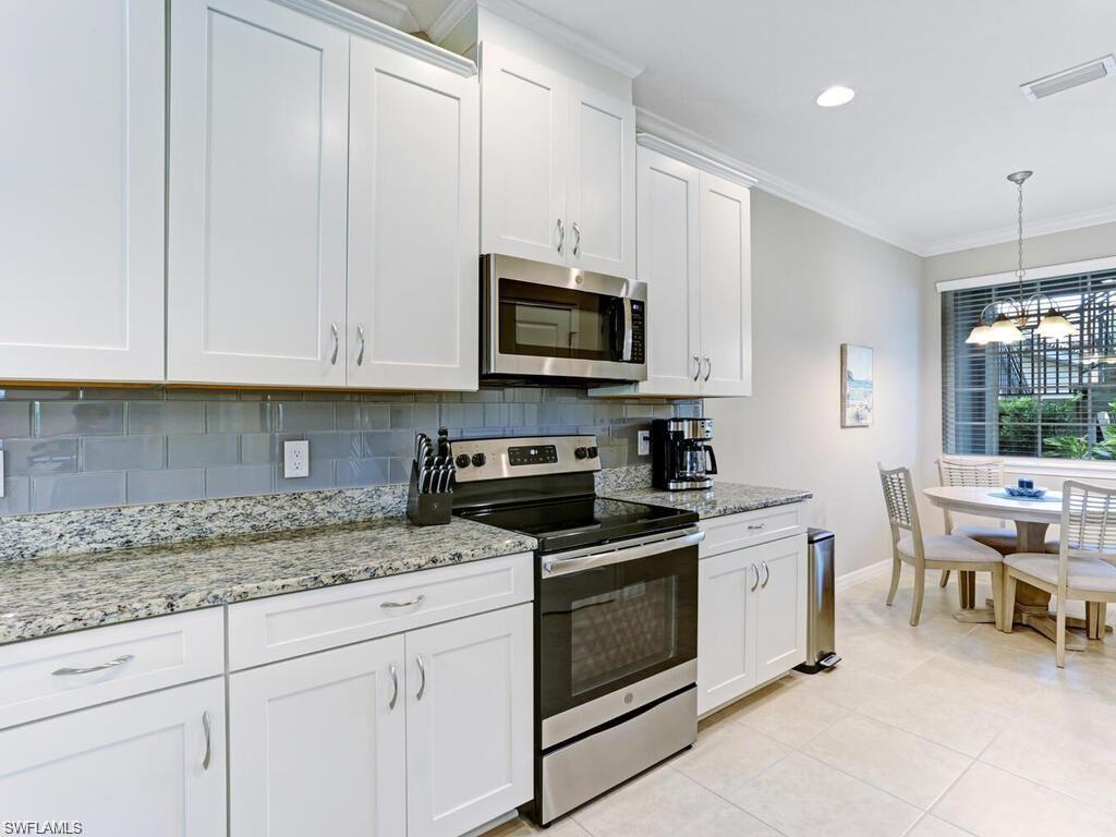 ESPLANADE - Residential Lease