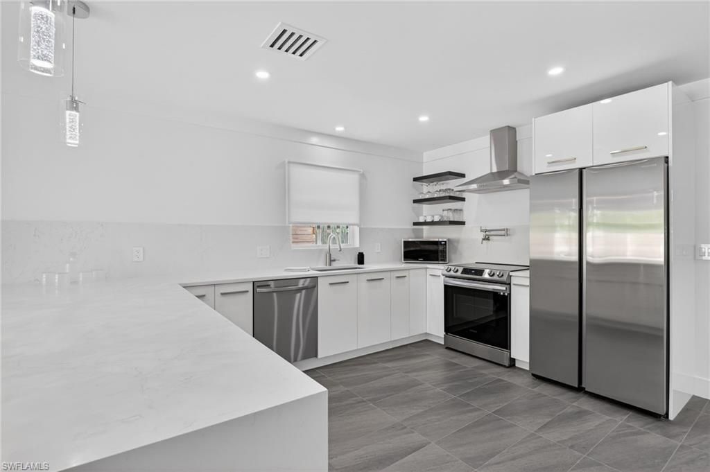 Photo of 565 110th AVE N, NAPLES, FL 34108 (MLS # 225083225)