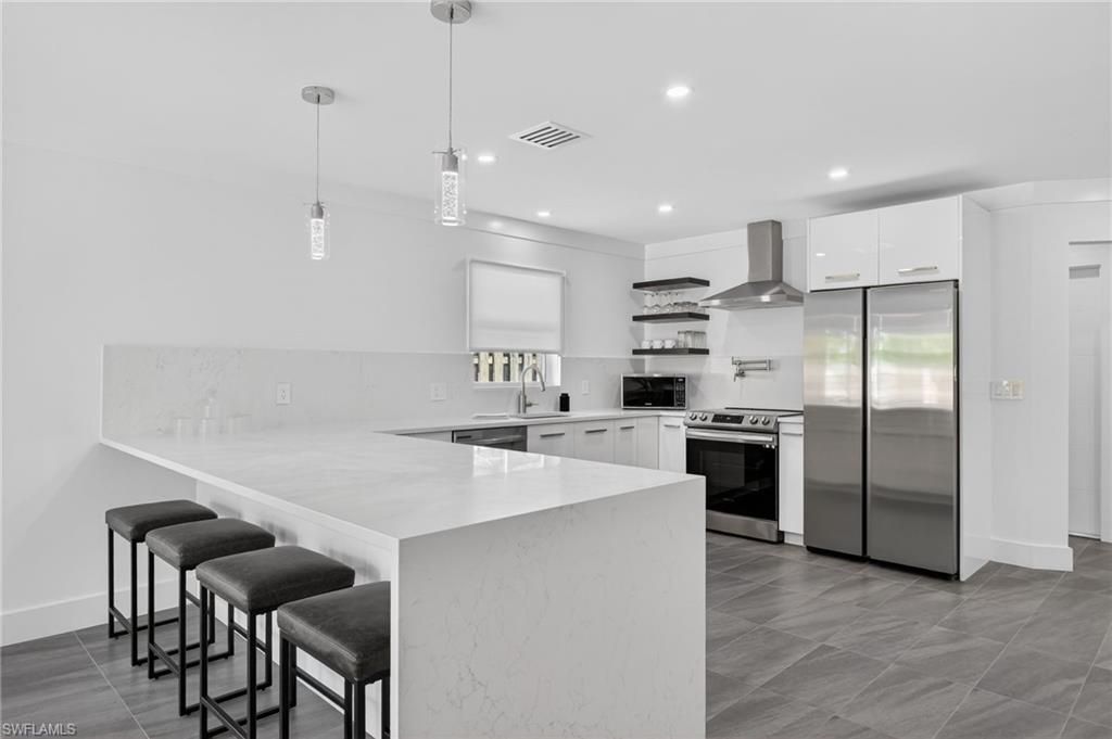 Photo of 565 110th AVE N, NAPLES, FL 34108 (MLS # 225083225)