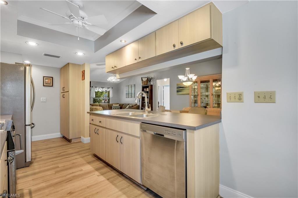 SAN CARLOS PARK - Residential