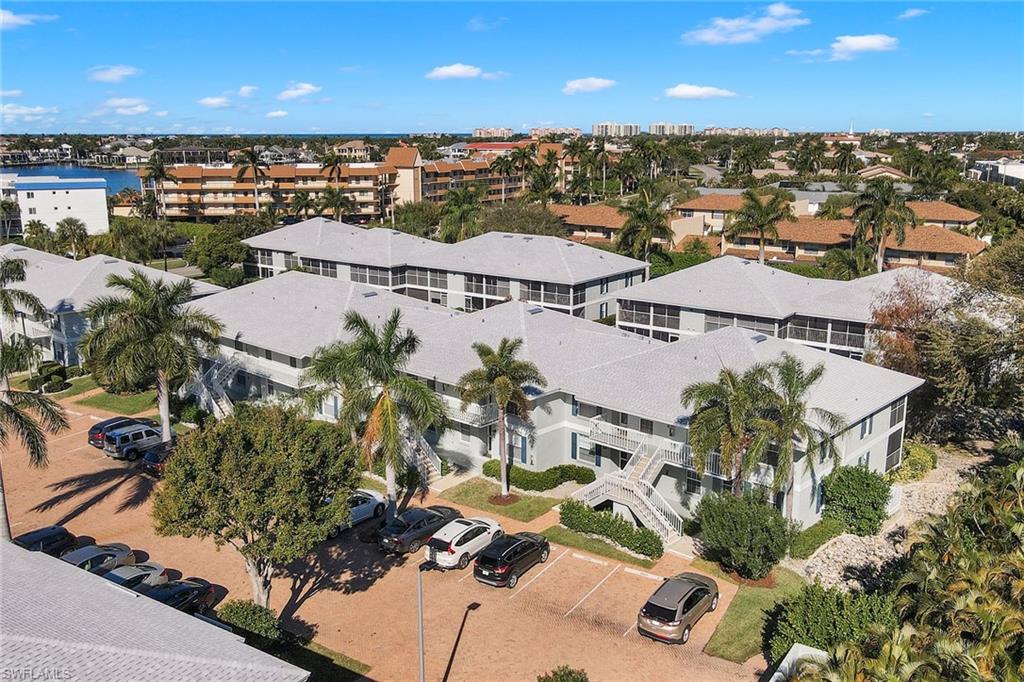 SMOKEHOUSE BAY CLUB - Residential