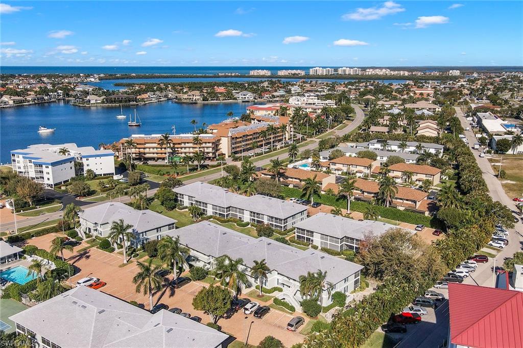 SMOKEHOUSE BAY CLUB - Residential