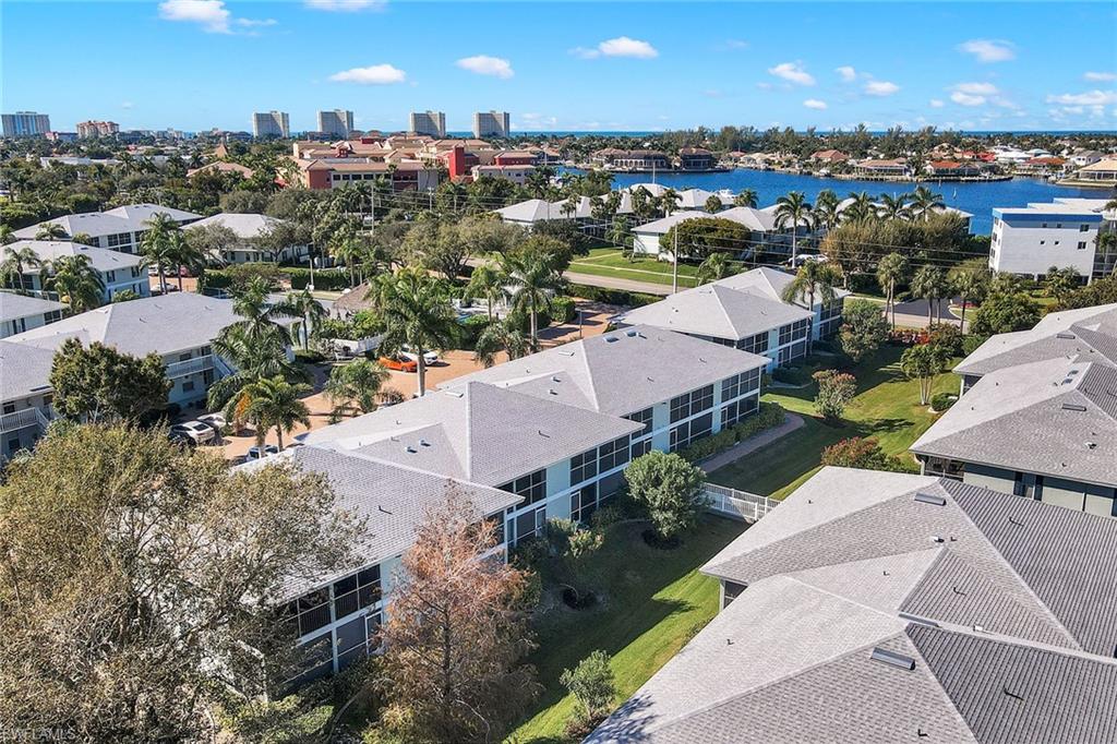 SMOKEHOUSE BAY CLUB - Residential