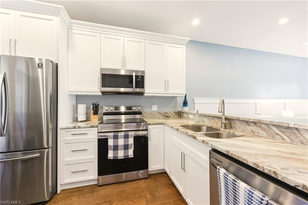 SUNSET CAY VILLAS - Residential