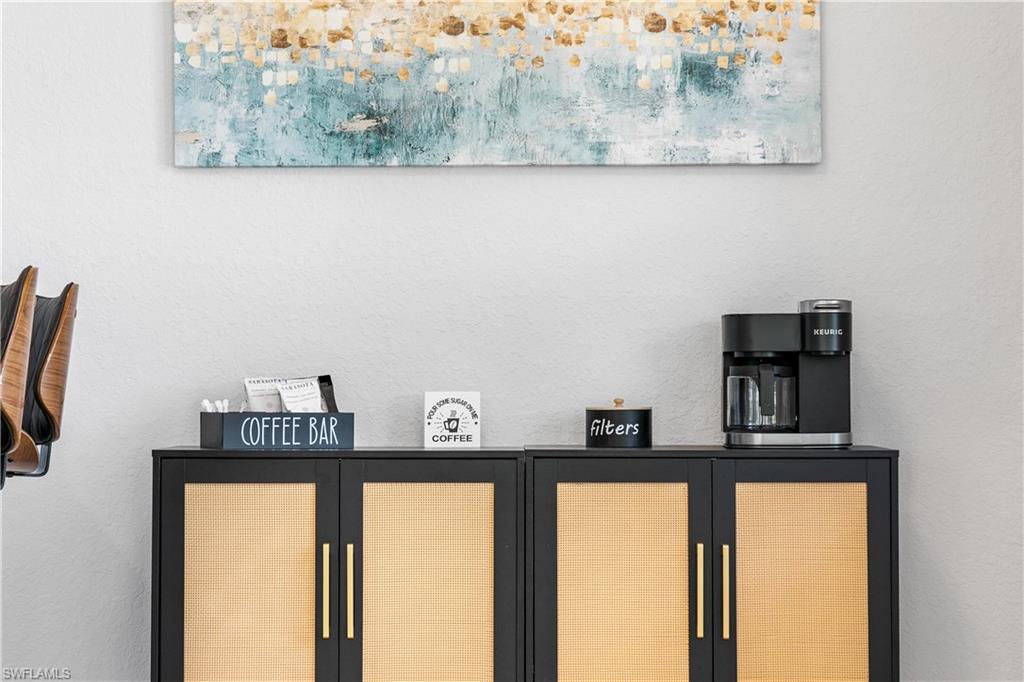 VALENCIA COUNTRY CLUB - Residential Lease