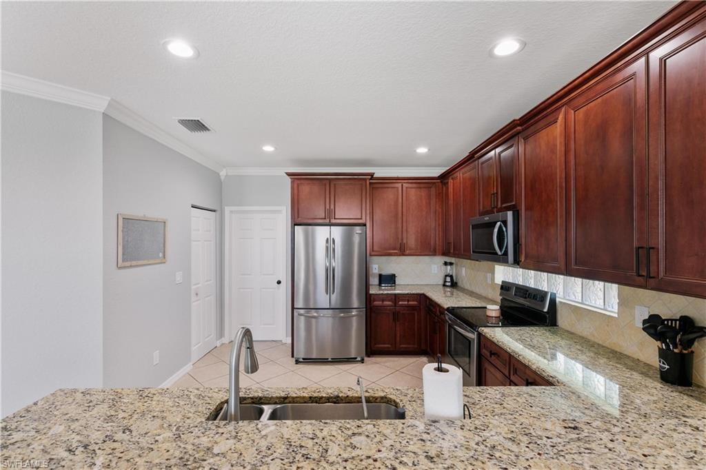 VALENCIA COUNTRY CLUB - Residential Lease