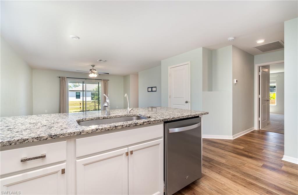 MIRROR LAKES - Residential Lease