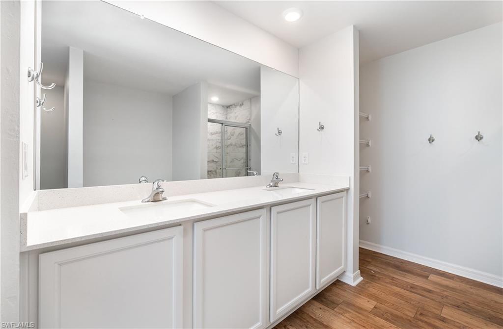 MIRROR LAKES - Residential Lease