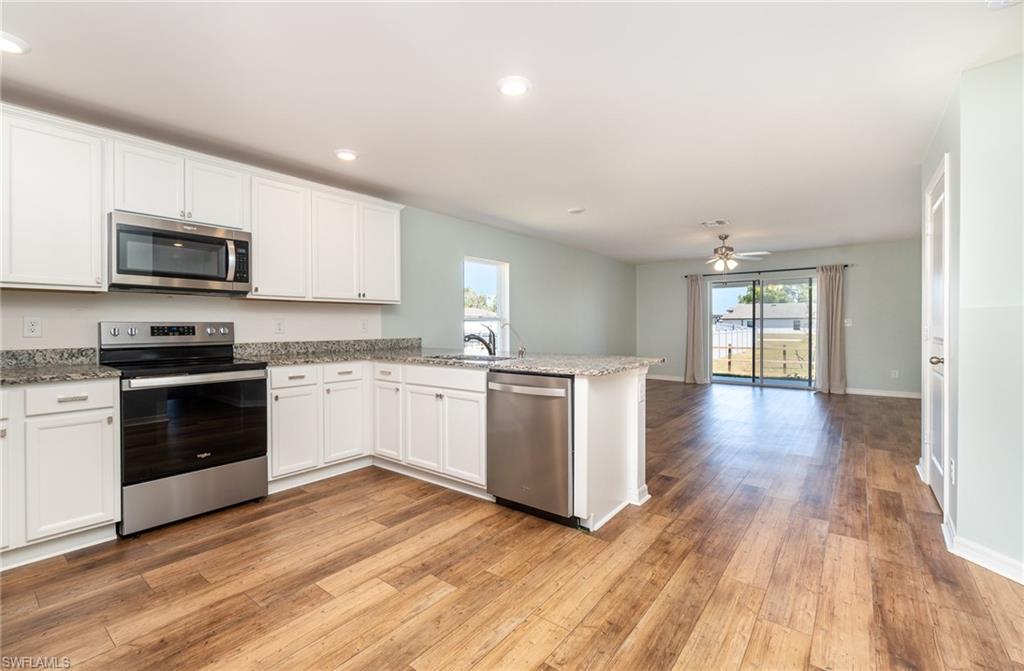 MIRROR LAKES - Residential Lease