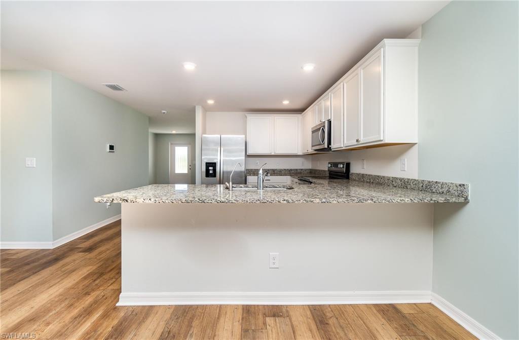 MIRROR LAKES - Residential Lease