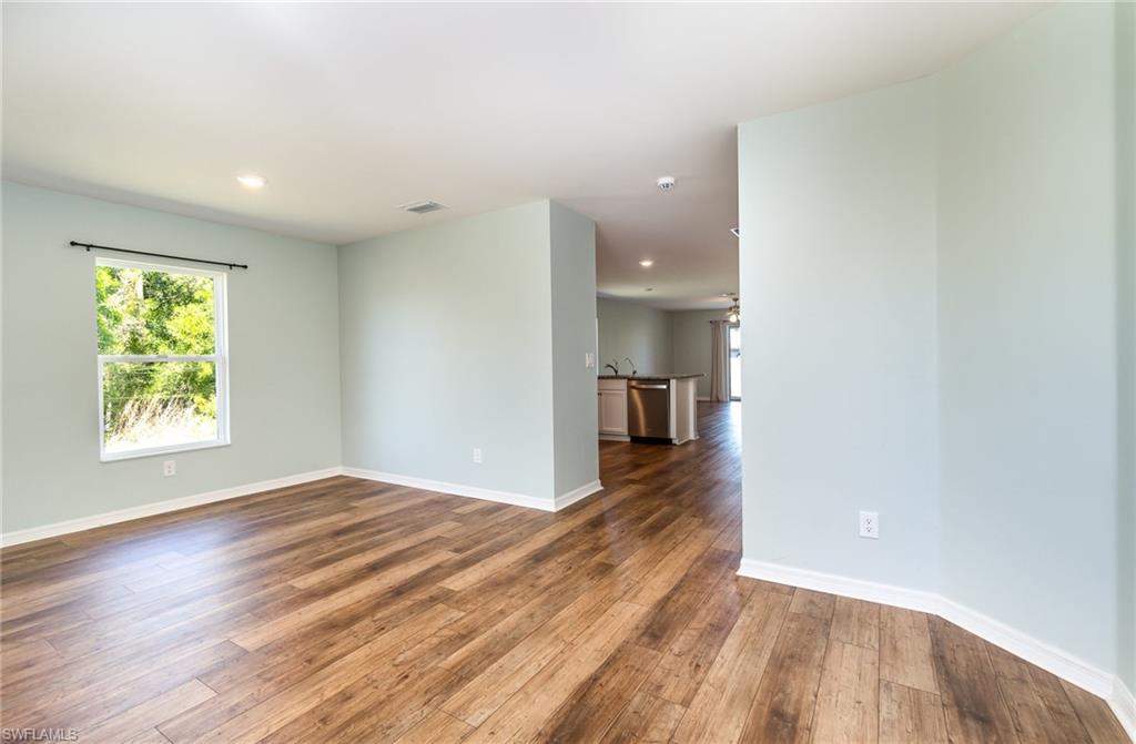 MIRROR LAKES - Residential Lease