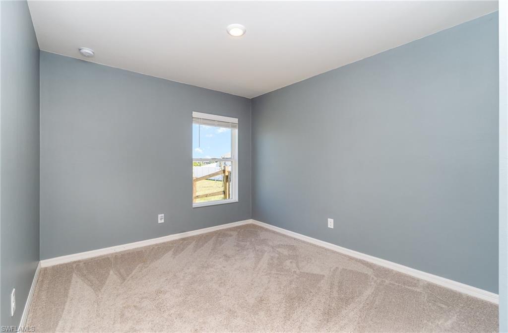 MIRROR LAKES - Residential Lease