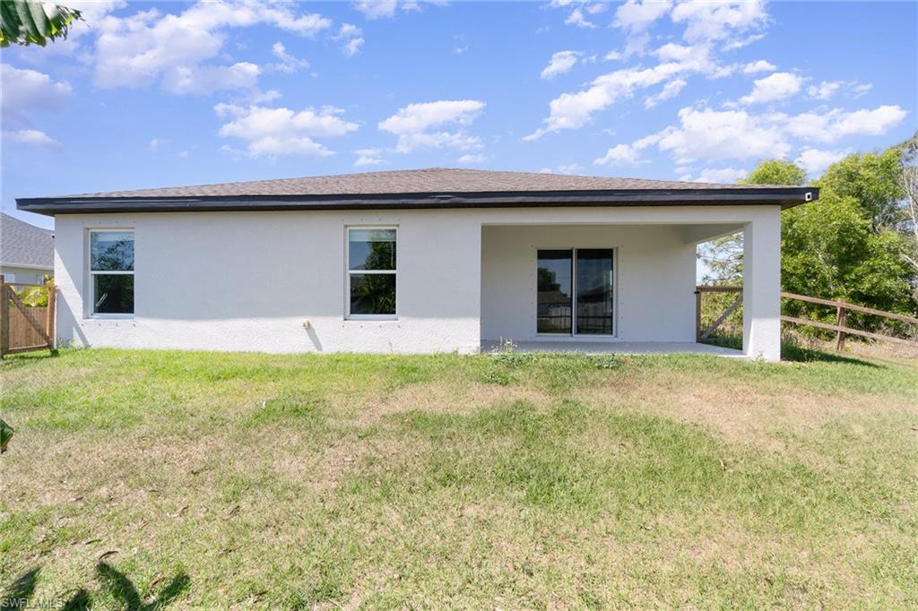 MIRROR LAKES - Residential Lease