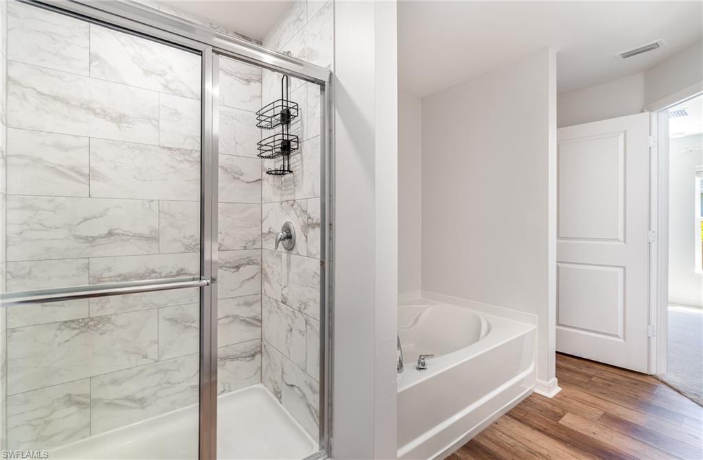 MIRROR LAKES - Residential Lease