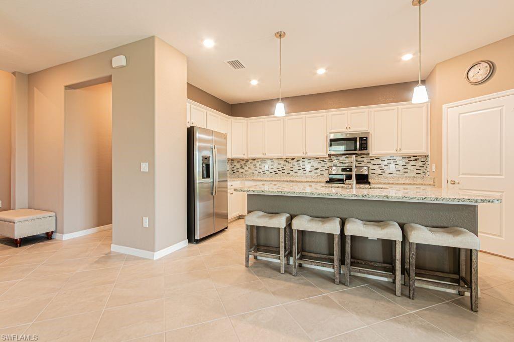 HAMPTON LAKES - Residential