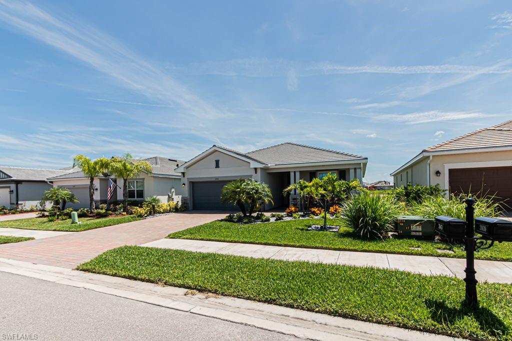 HAMPTON LAKES - Residential