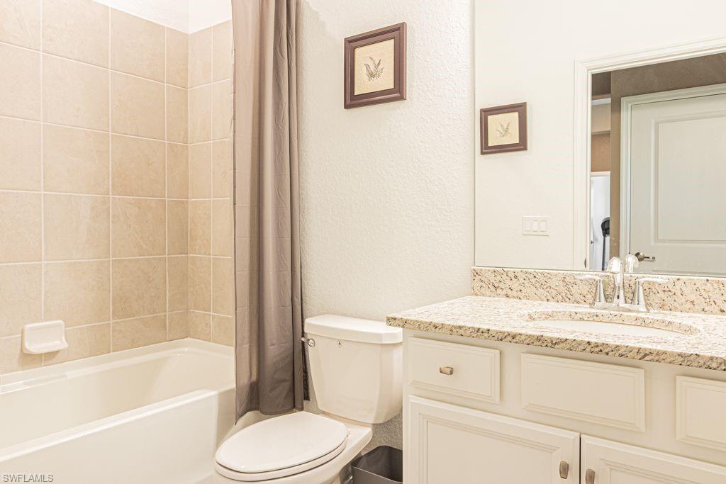 HAMPTON LAKES - Residential