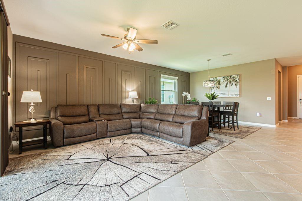 HAMPTON LAKES - Residential