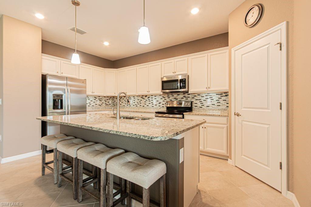 HAMPTON LAKES - Residential