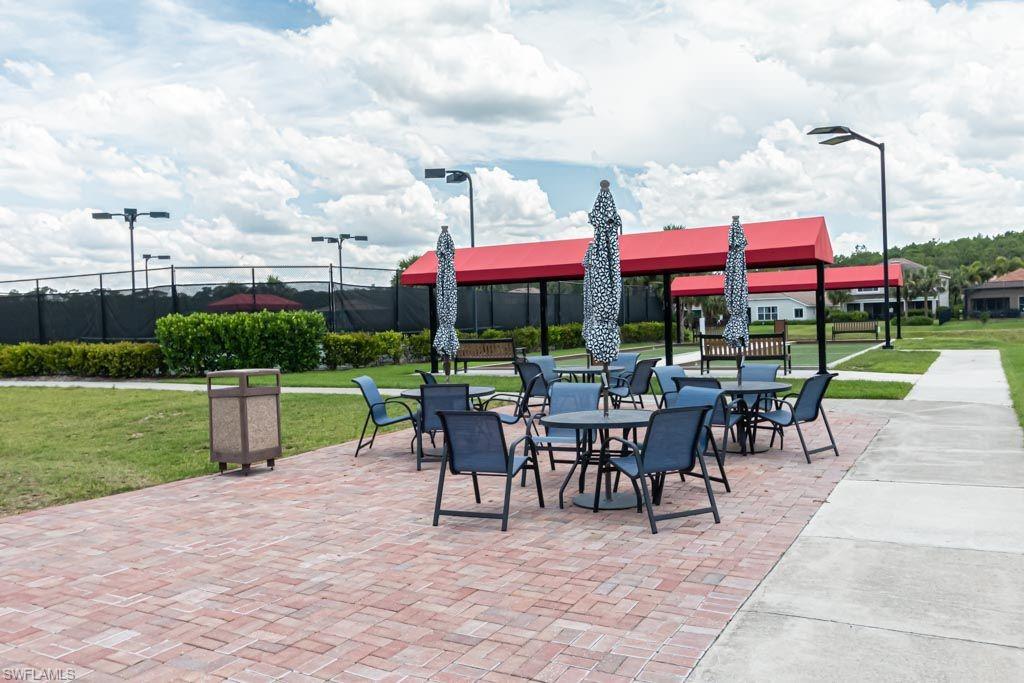 HAMPTON LAKES - Residential