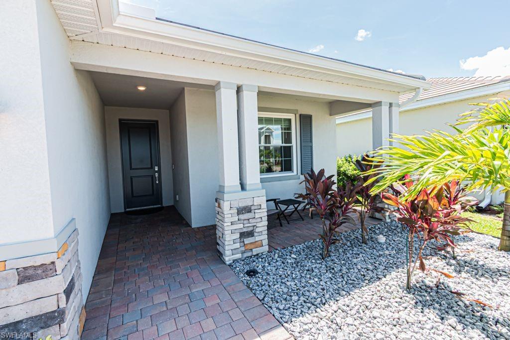 HAMPTON LAKES - Residential