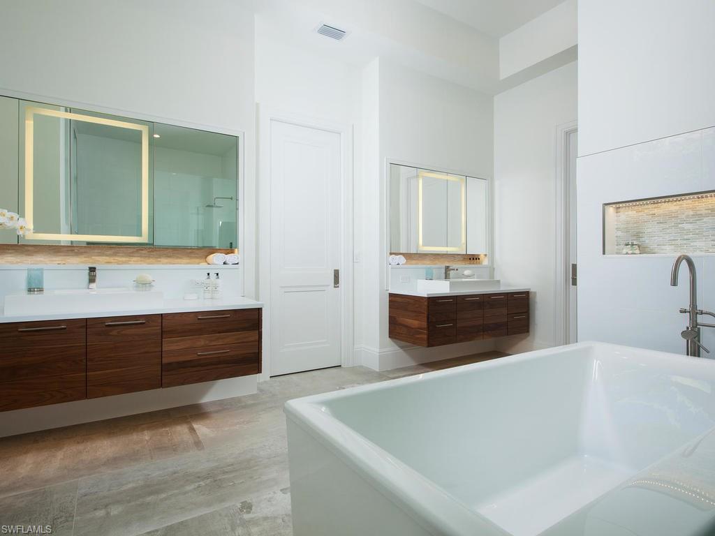 MOORINGS - Residential