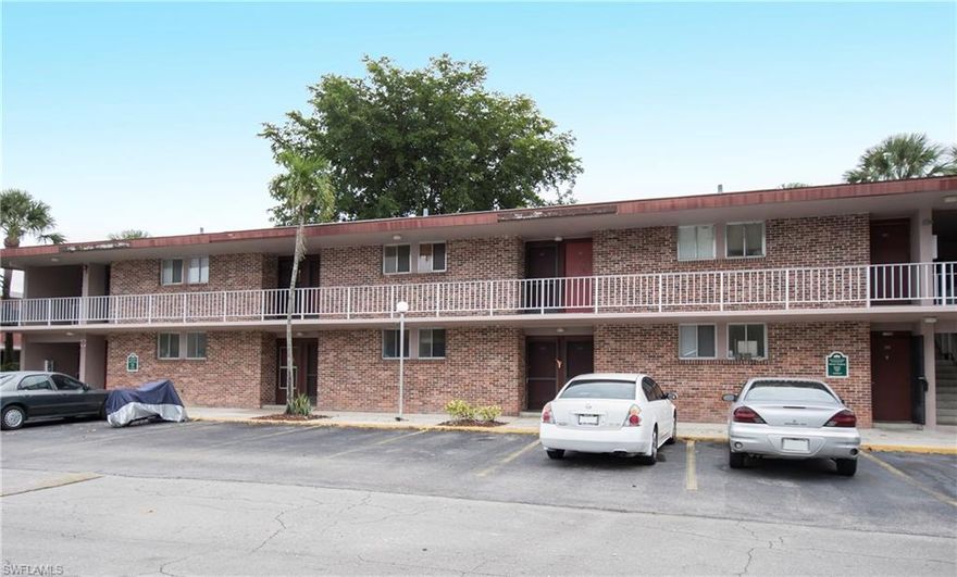 Great investment opportunity!! Great rental potential.