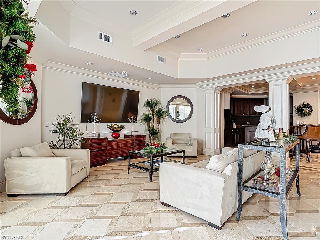 ST. TROPEZ - Residential