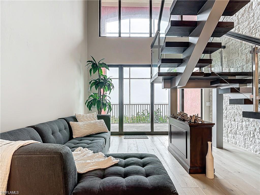 ST. TROPEZ - Residential