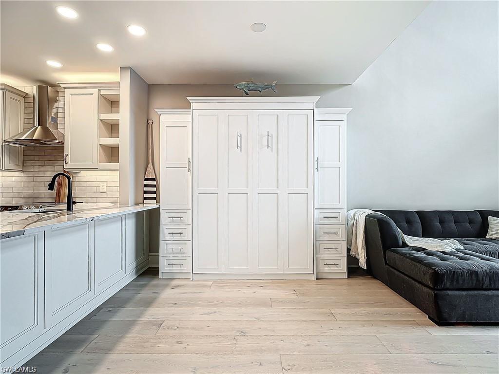 ST. TROPEZ - Residential