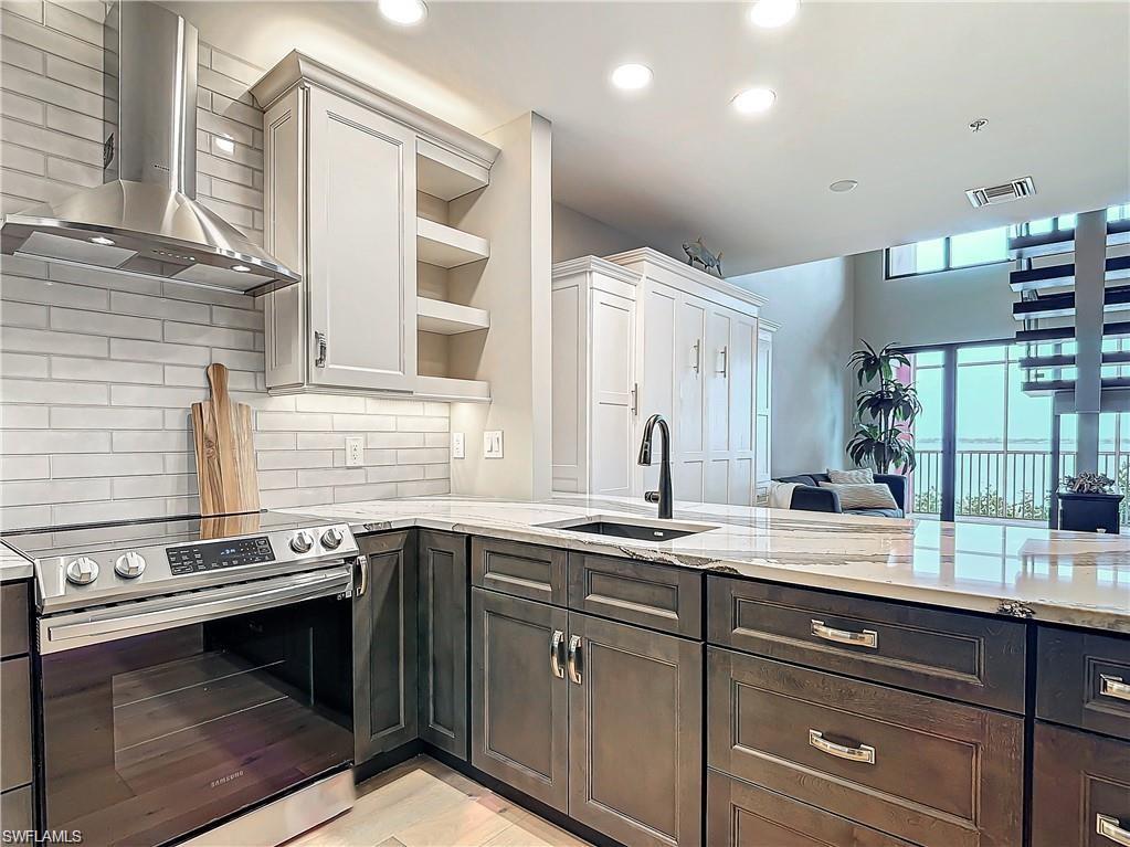 ST. TROPEZ - Residential