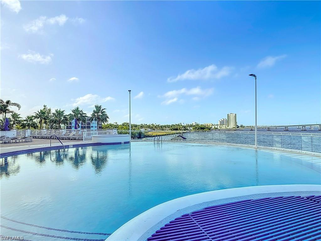 ST. TROPEZ - Residential