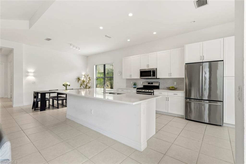 4715 Kensington CIR