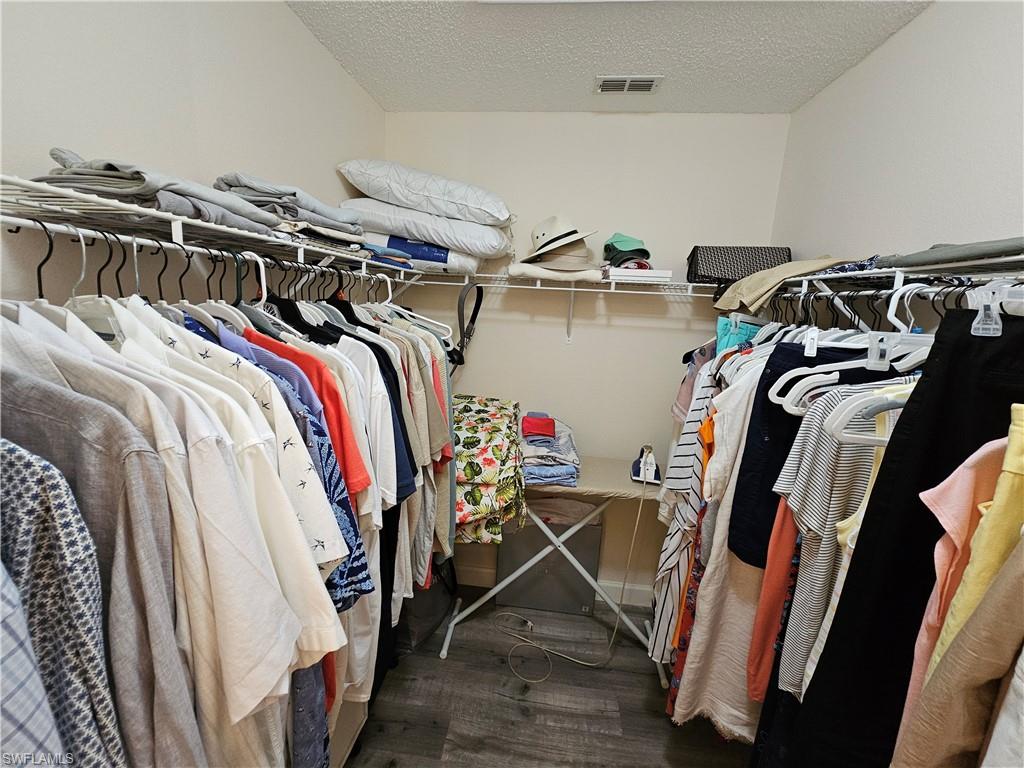 COLONIES - Residential