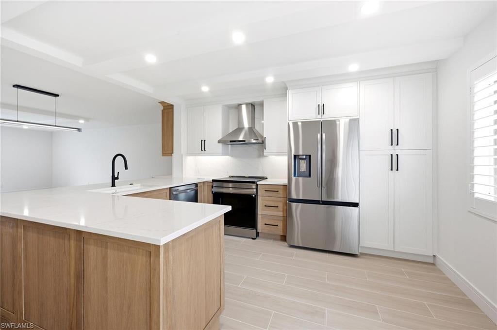 6985 Dennis CIR 204