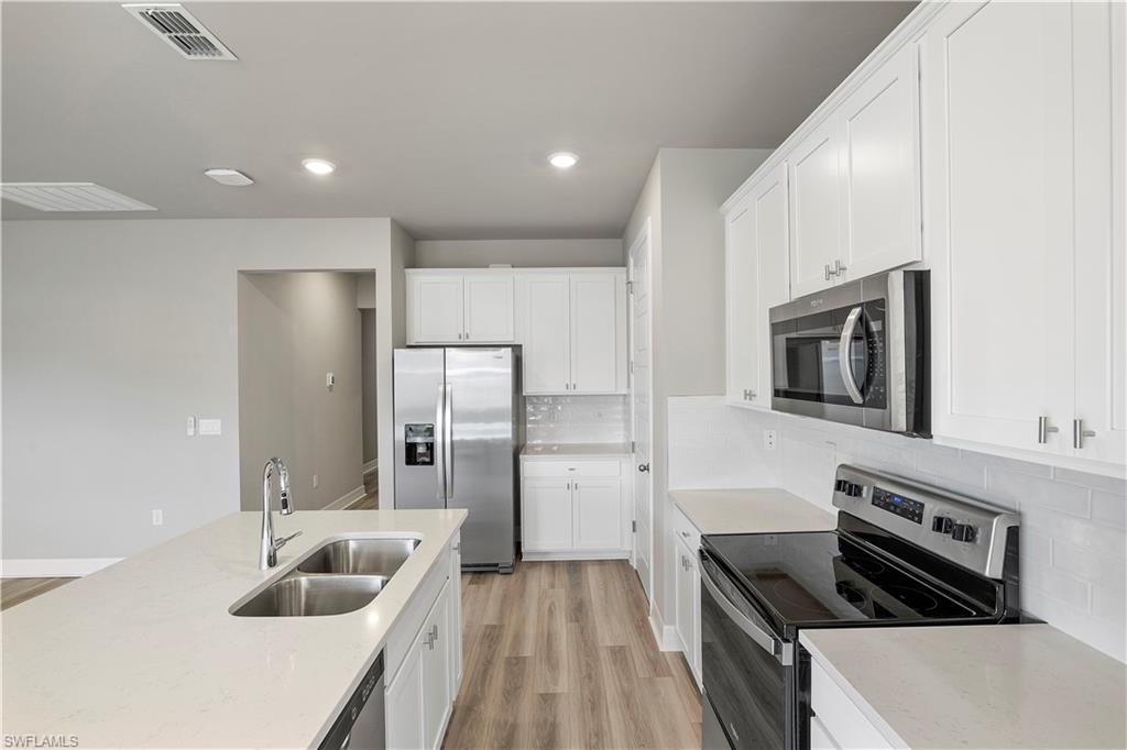 CRESCENT LAKES - Residential Lease