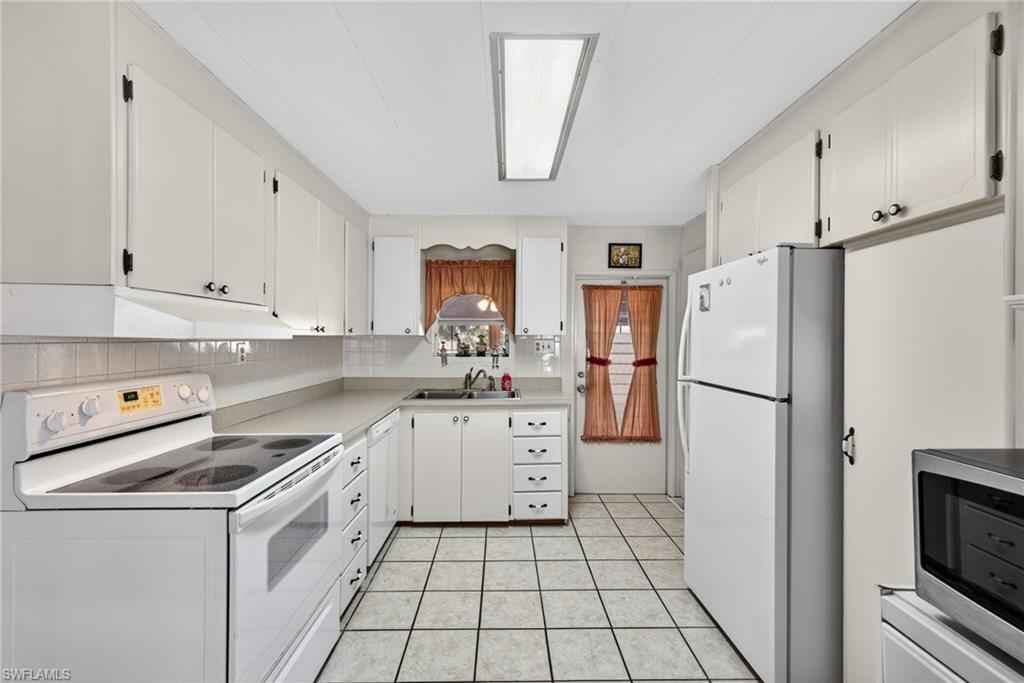 CARRIAGE VILLAGE - Residential