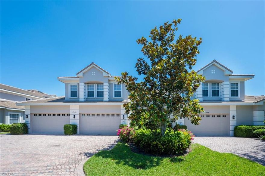 Fantastic Lake Views from this Immaculate coach home with two car garage!  ORIGINAL OWNER.......Wonderful kitchen with center island, walk in pantry and breakfast area. Large master suite/ Bathroom and separate guess area plus Great room and den.  Westchester has access to 2 neighborhood clubs houses and resort style pools, with a fitness room. 
Kensington Golf and Country Club is a Private gated community offering some of SW Florida’s best golf, tennis, pickleball, fitness center, dining & club house. Optional memberships available if desired. Convenient location to beaches, restaurants, theater, downtown, Waterside, Mercato and the list goes on!