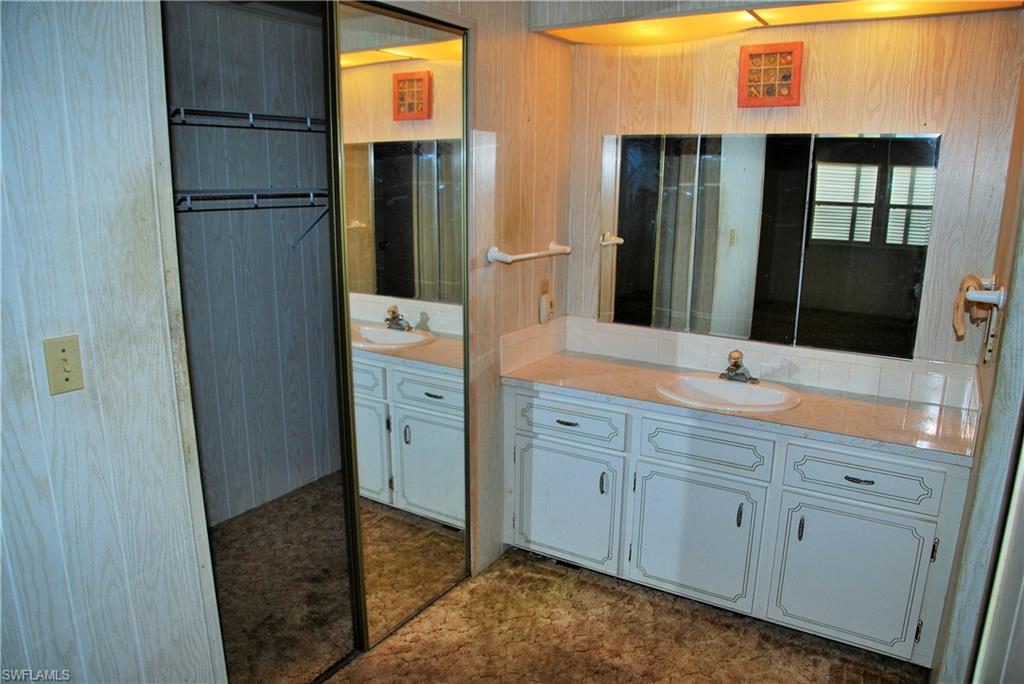 SIX LAKES COUNTRY CLUB - Residential