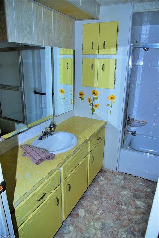 SIX LAKES COUNTRY CLUB - Residential