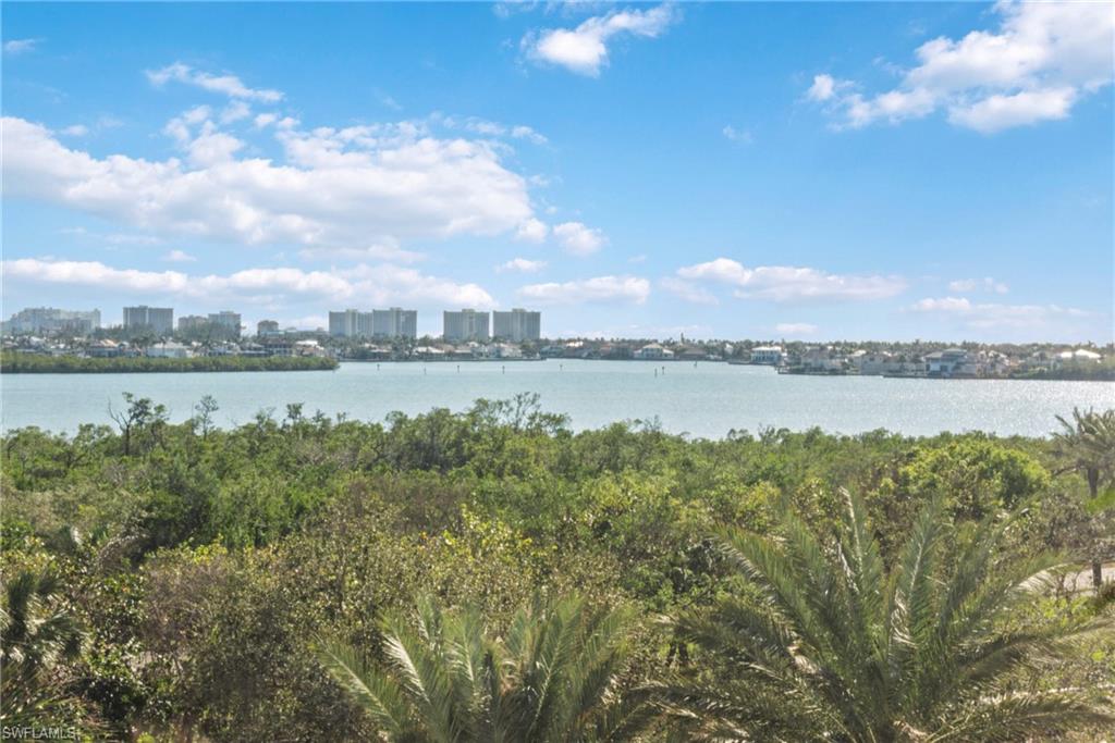 ROYAL MARCO POINT - Residential