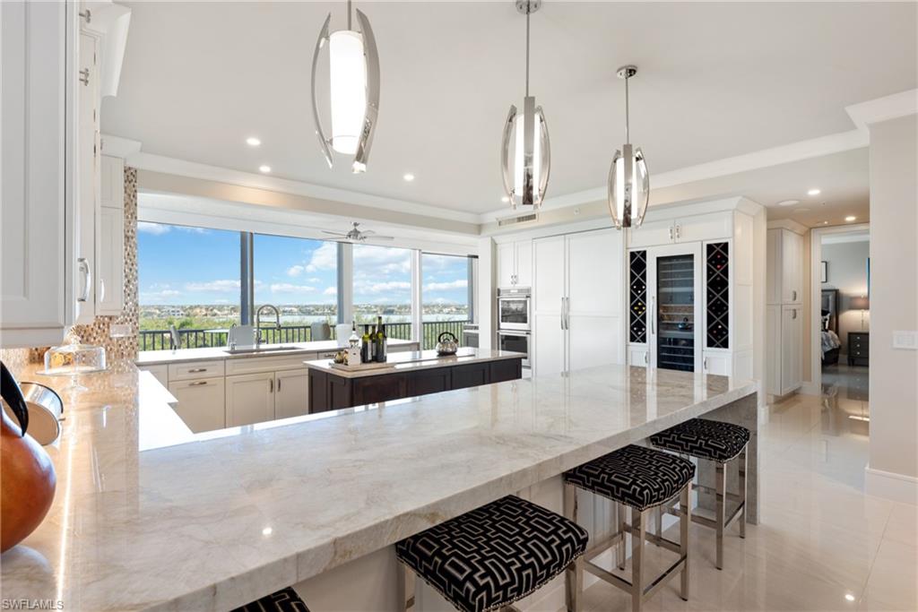 ROYAL MARCO POINT - Residential