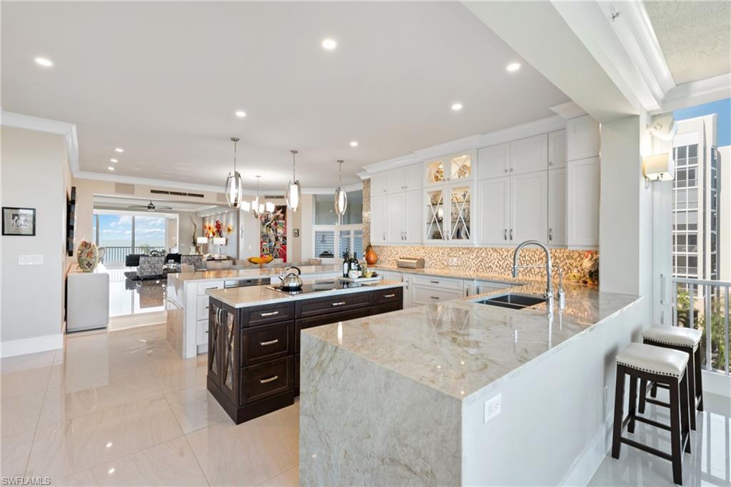 ROYAL MARCO POINT - Residential