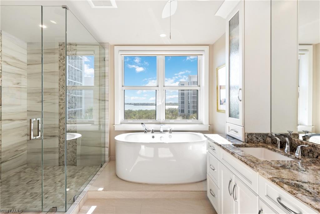 ROYAL MARCO POINT - Residential